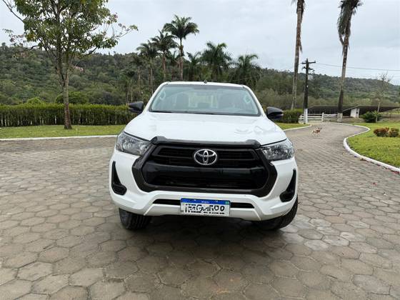 TOYOTA HILUX 2.8 D-4D TURBO DIESEL CD POWER PACK 4X4 MANUAL